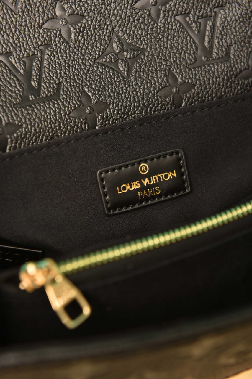 Pochette Metis East